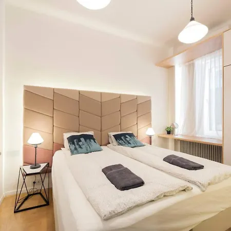 Holiday home Modern Deco By The Opera *
