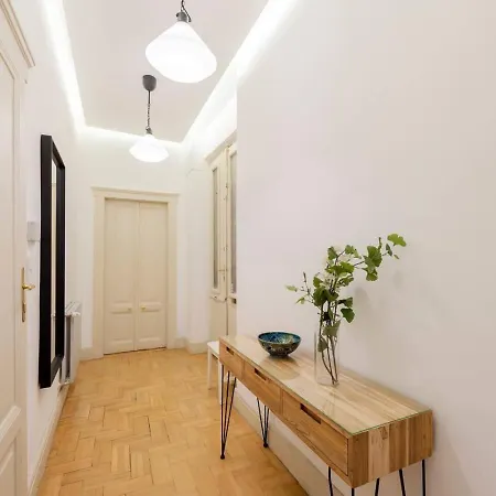 Modern Deco By The Opera Holiday home *
