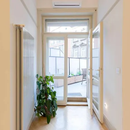 Holiday home Modern Deco By The Opera Budapest