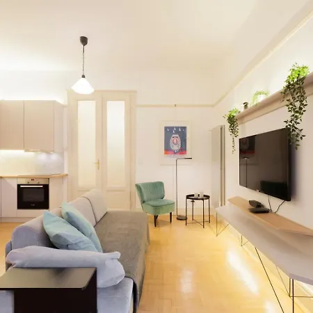 Modern Deco By The Opera Holiday home