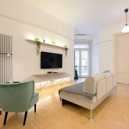 Modern Deco By The Opera Holiday home