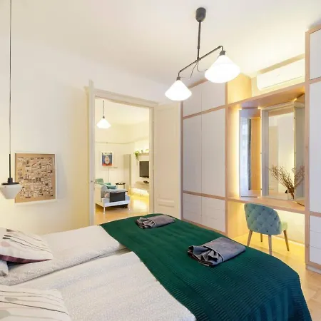 Holiday home Modern Deco By The Opera Budapest