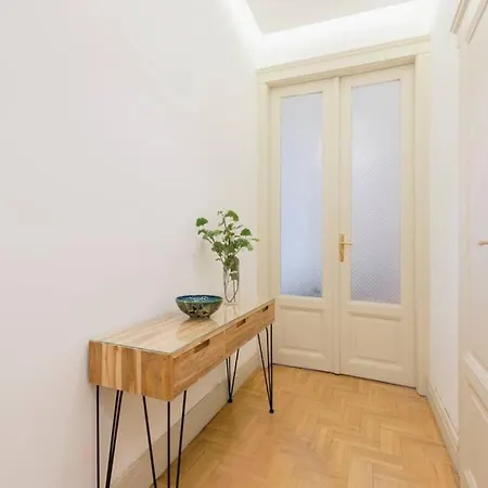 Holiday home Modern Deco By The Opera