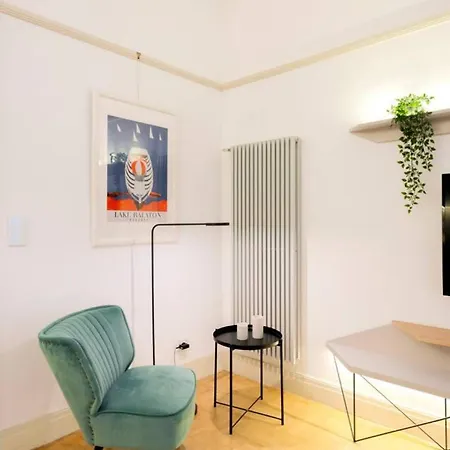 Modern Deco By The Opera 펜션 부다페스트